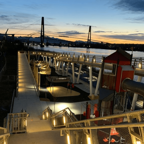 This image has an empty alt attribute; its file name is pier-park.png